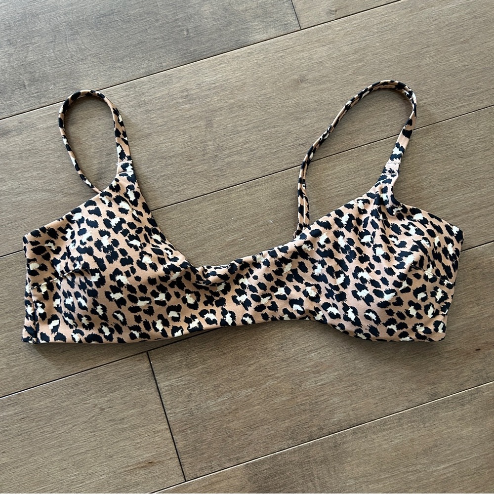 Aerie swim top NWOT

Comes from smoke and pet free home